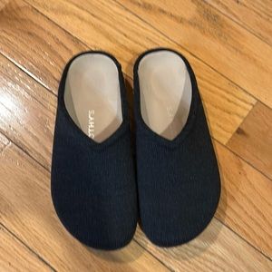 Rothy’s Black Clogs Size 6